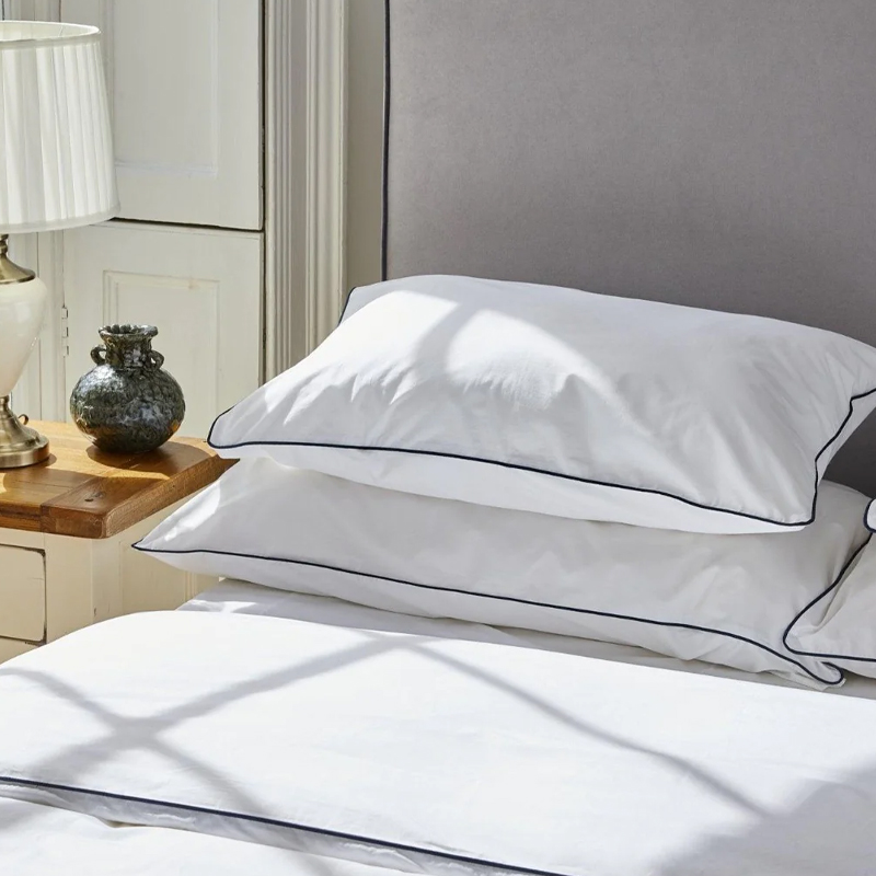 5 -sterren Hotel Plain Sateen White Piped Quilt Cover Set